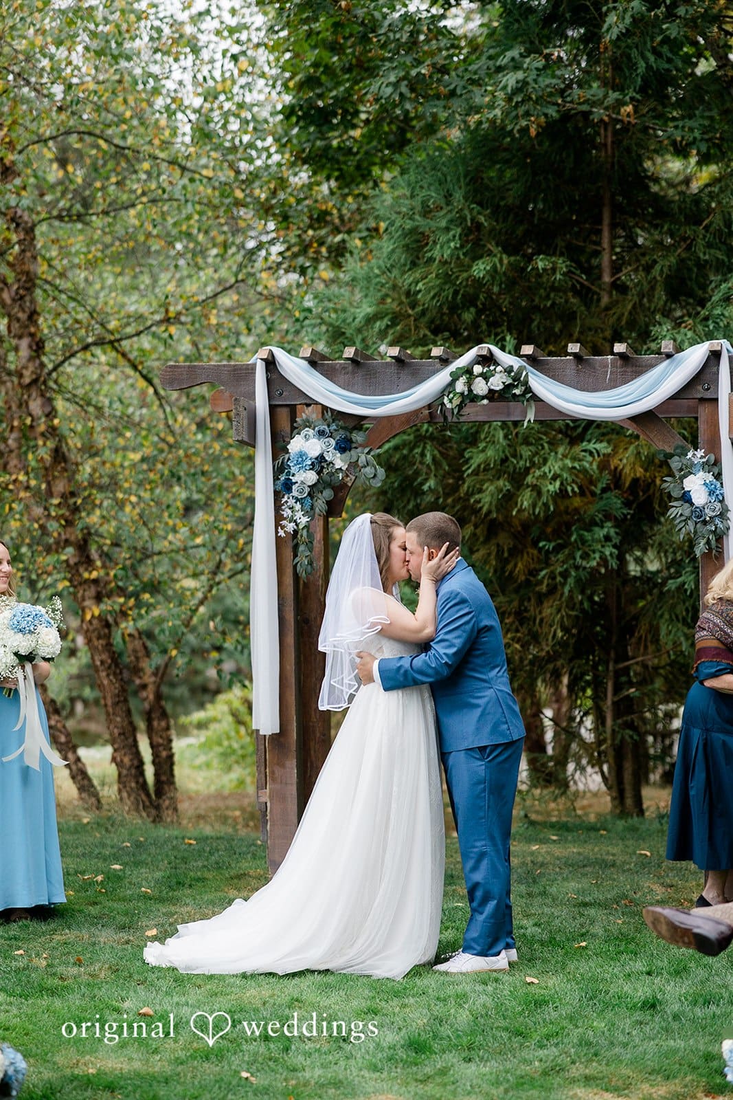 Oregon Backyard Wedding // Emily & Nick -