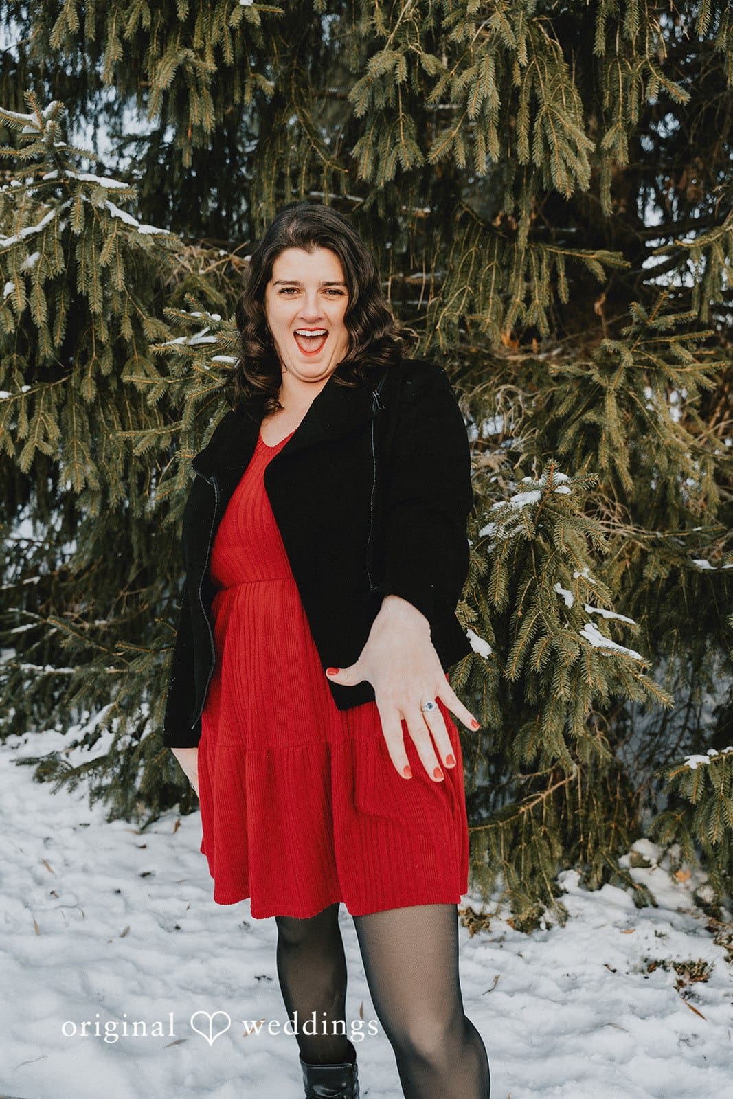 Rachel shows off her engagement ring