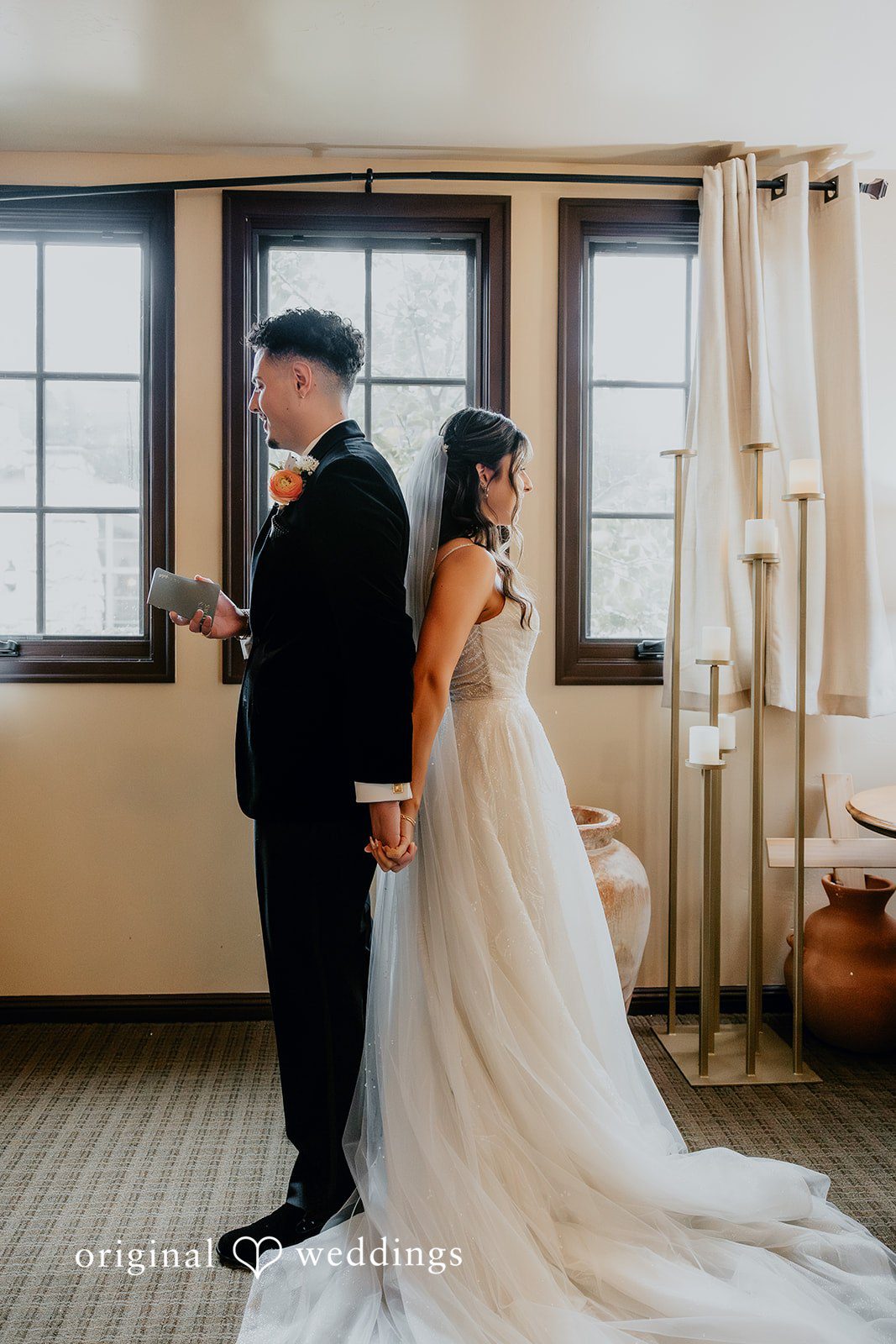 Jakob + Flowreen A stylish portrait of the couple at the lodge