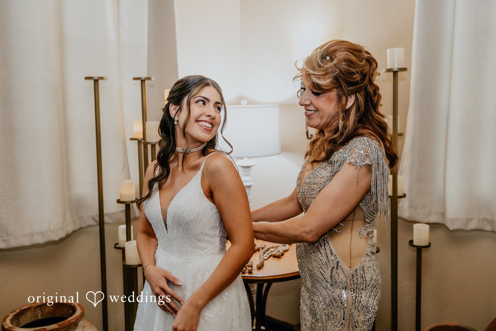 Jakob + Flowreen A joyful getting-ready portrait of the bride