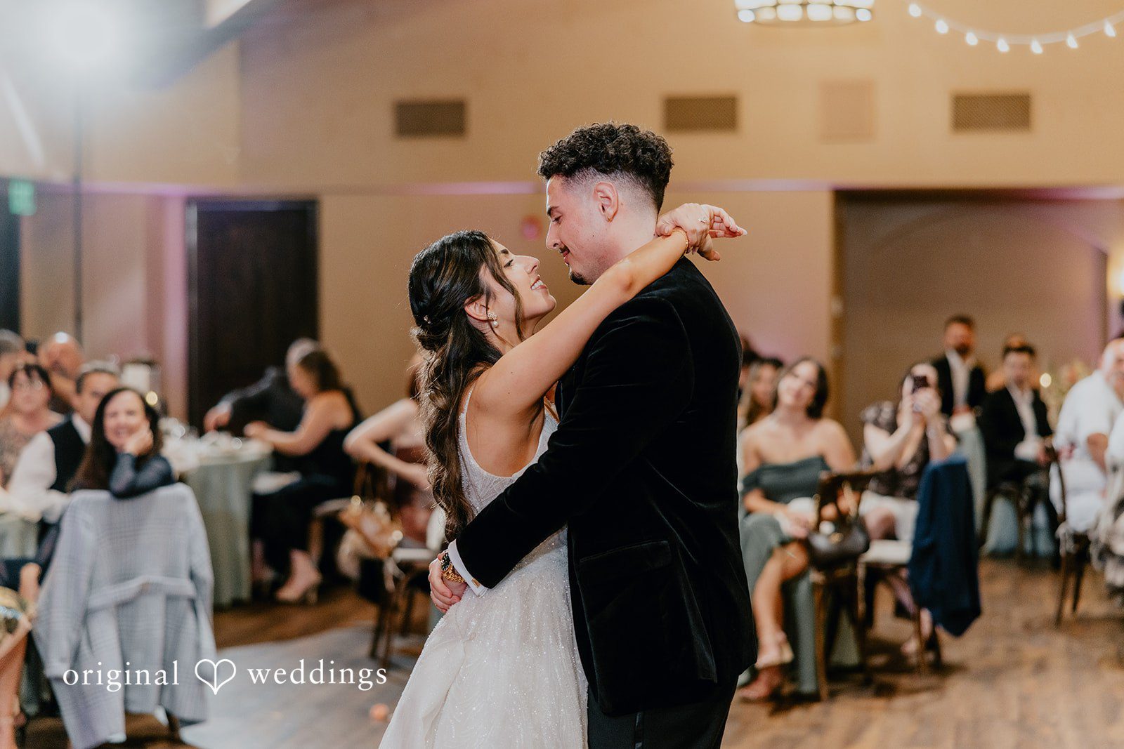 Jakob + Flowreen A romantic moment of the couple at their wedding reception