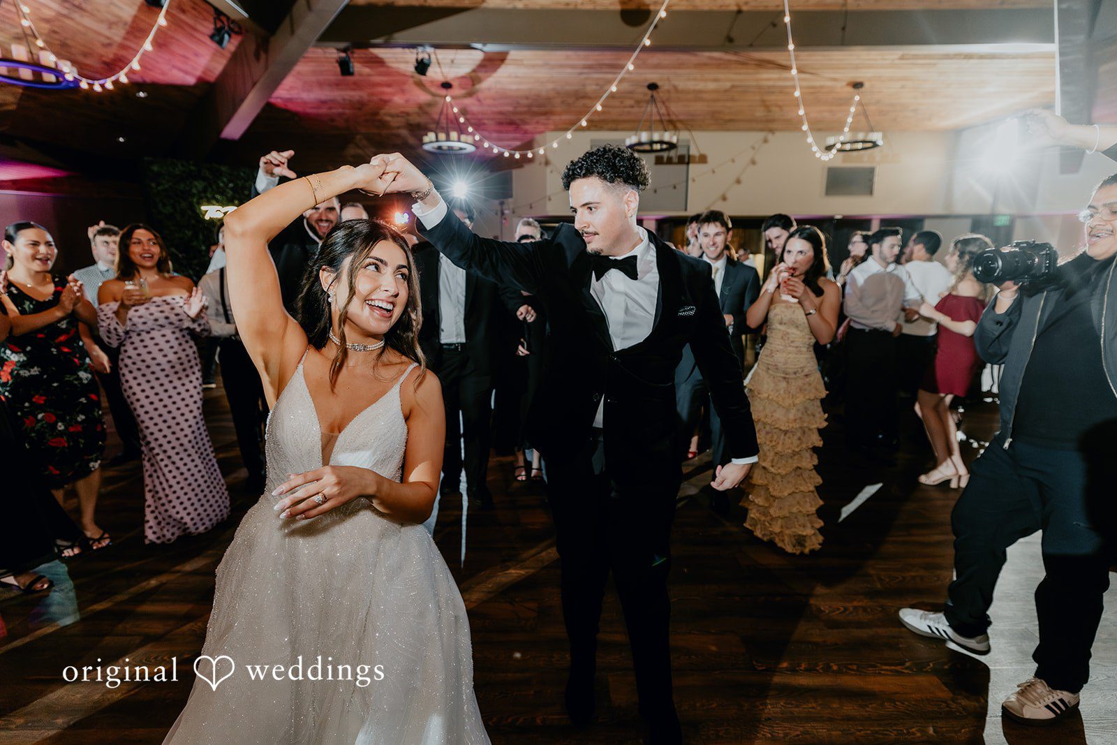 Jakob + Flowreen A joyful Night dance at the reception hall