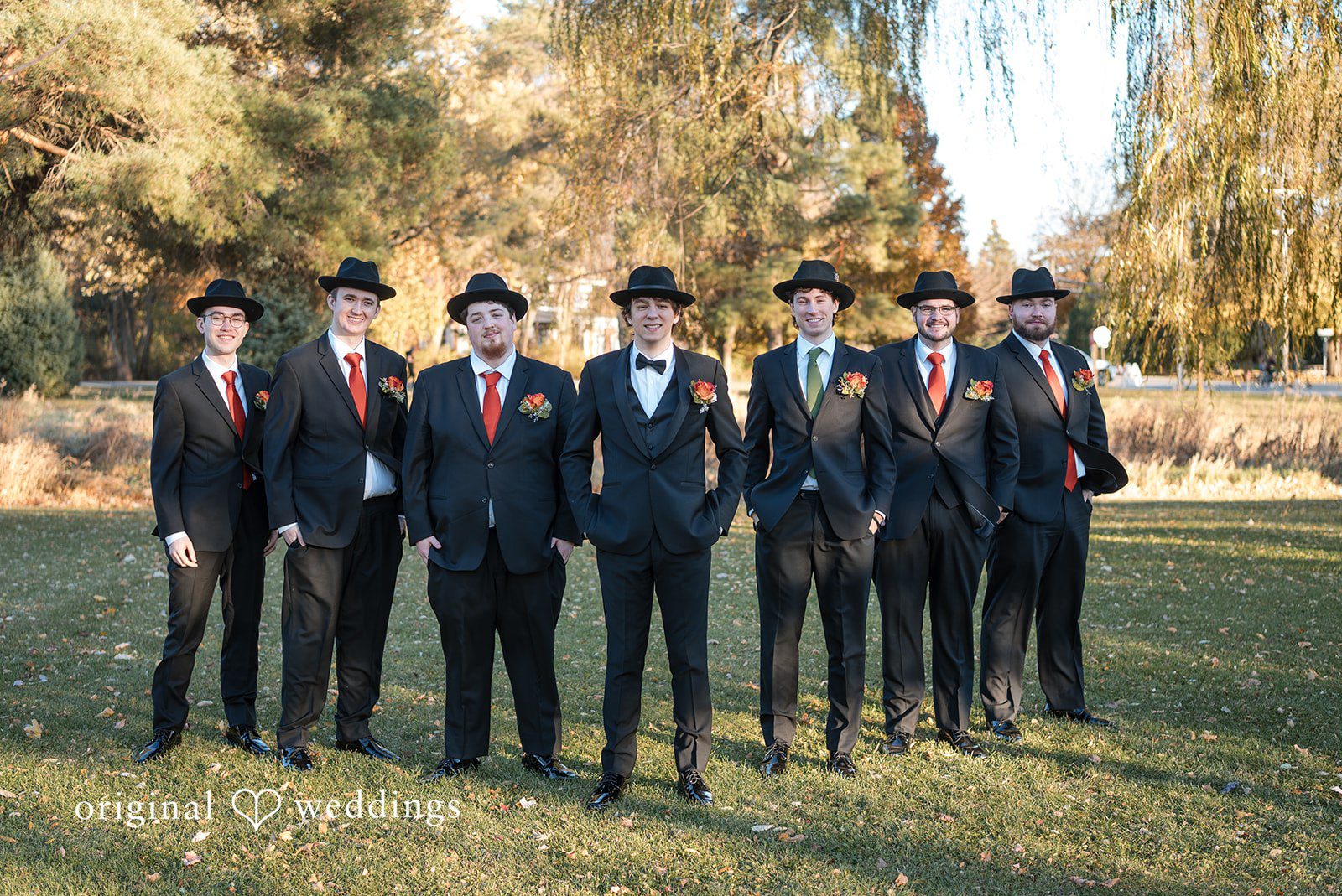 A cute portrait of the groom and the groomsmen