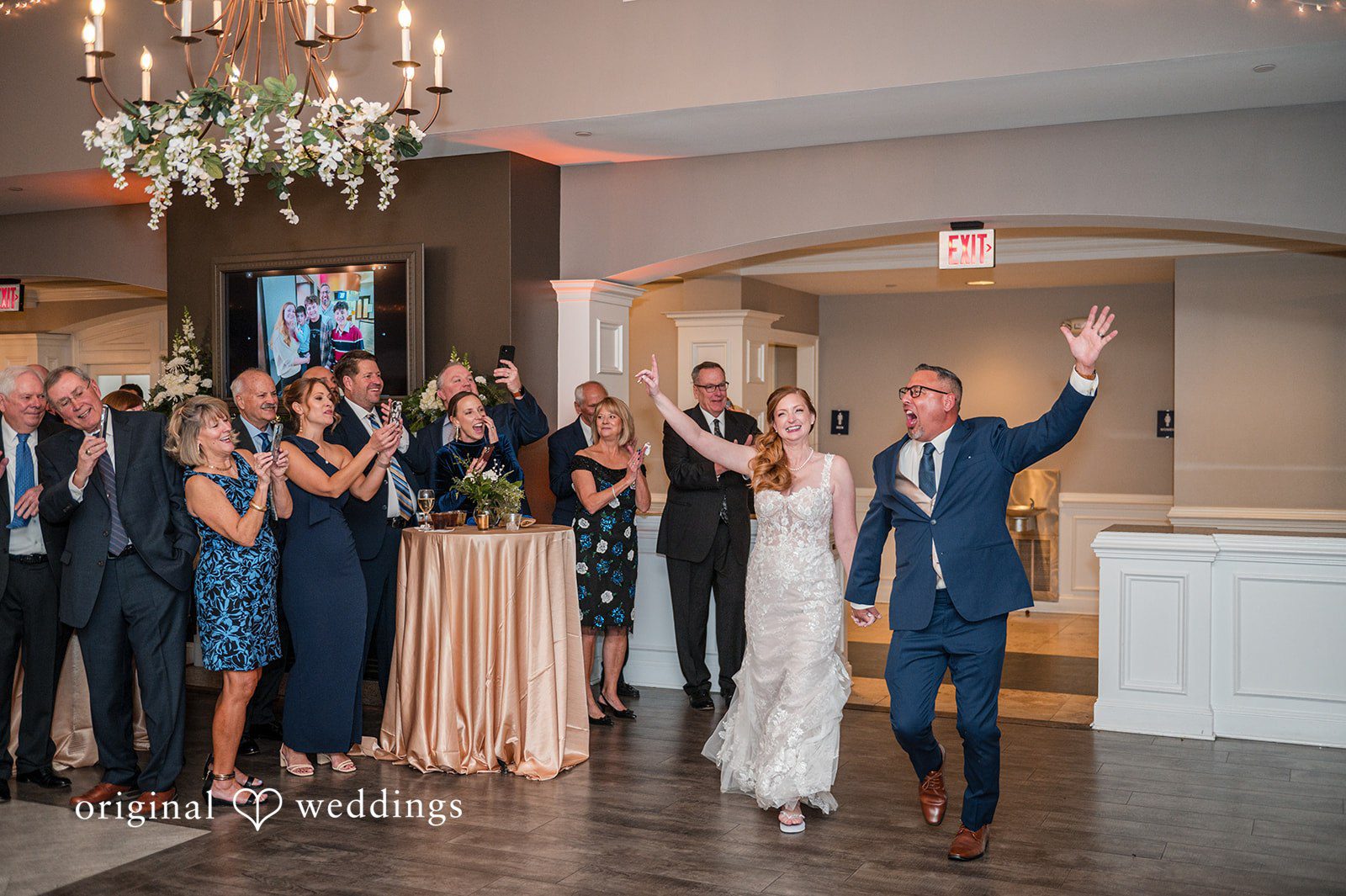 Caitlyn + Greg Couple starting their first dance.