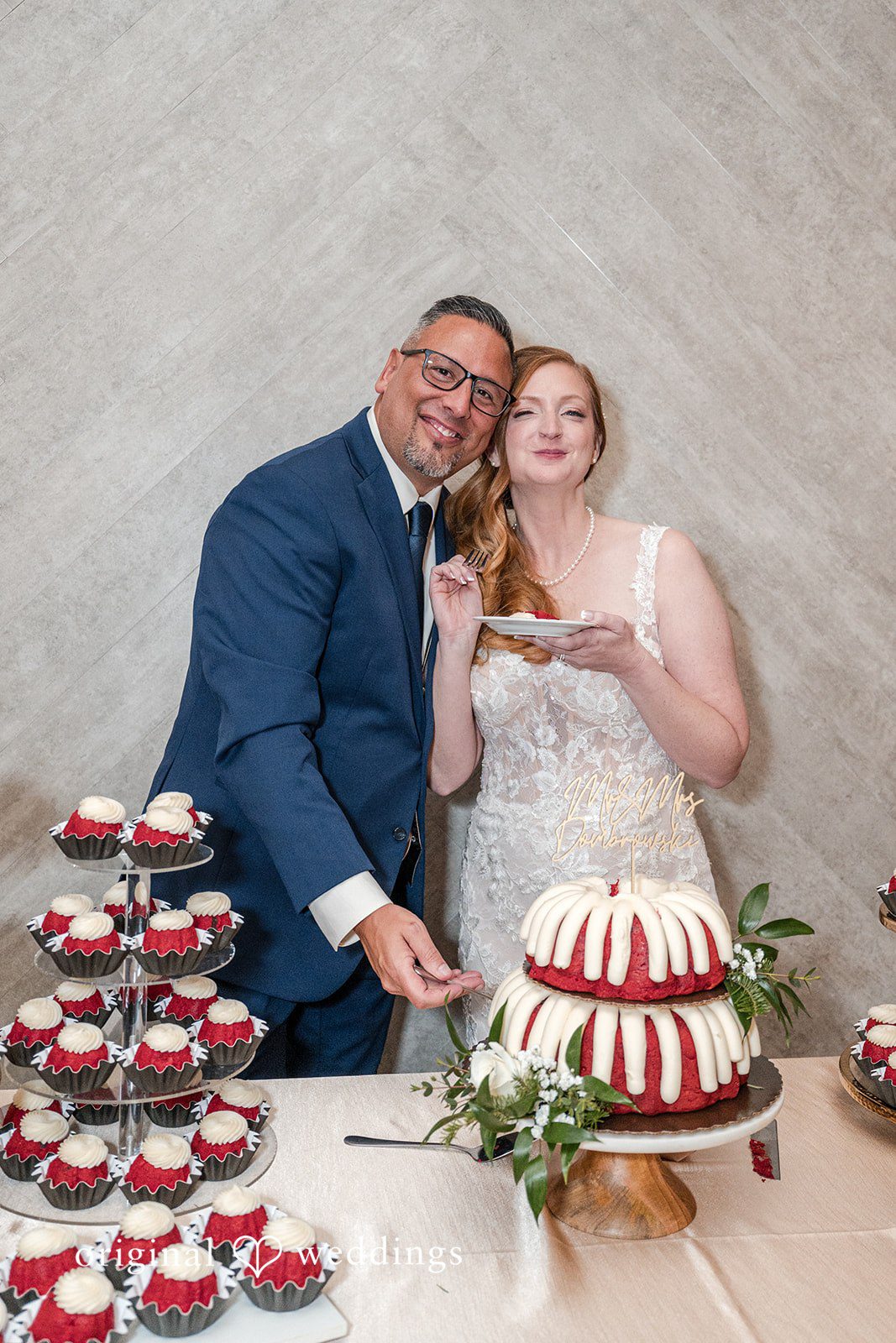 Caitlyn + Greg Cake cutting ceremony with cute cupcakes at The Osprey’s at Belmont Bay