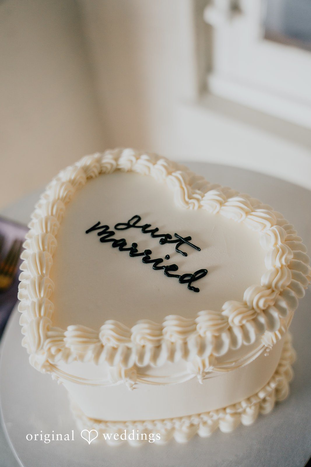Trisha + Jacob A delicate cake design adds sweetness to the celebration.