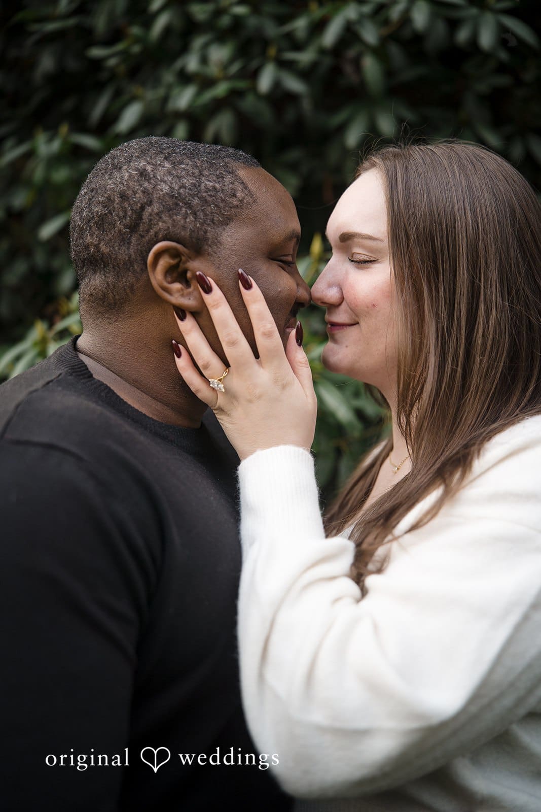 A romantic moment between Madison and Malik at Volunteer Park