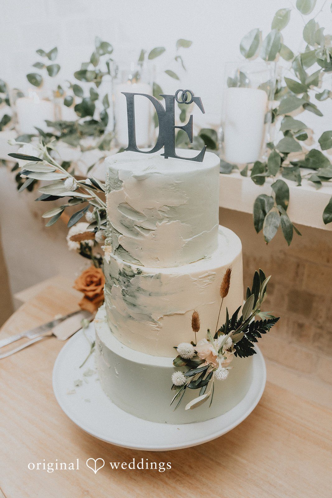 A stunning wedding cake adorned with beautiful florals