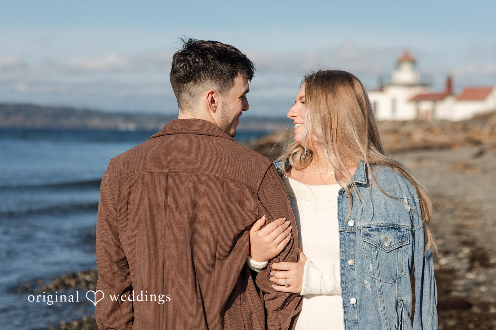 Romantic picture of couple at discovery park