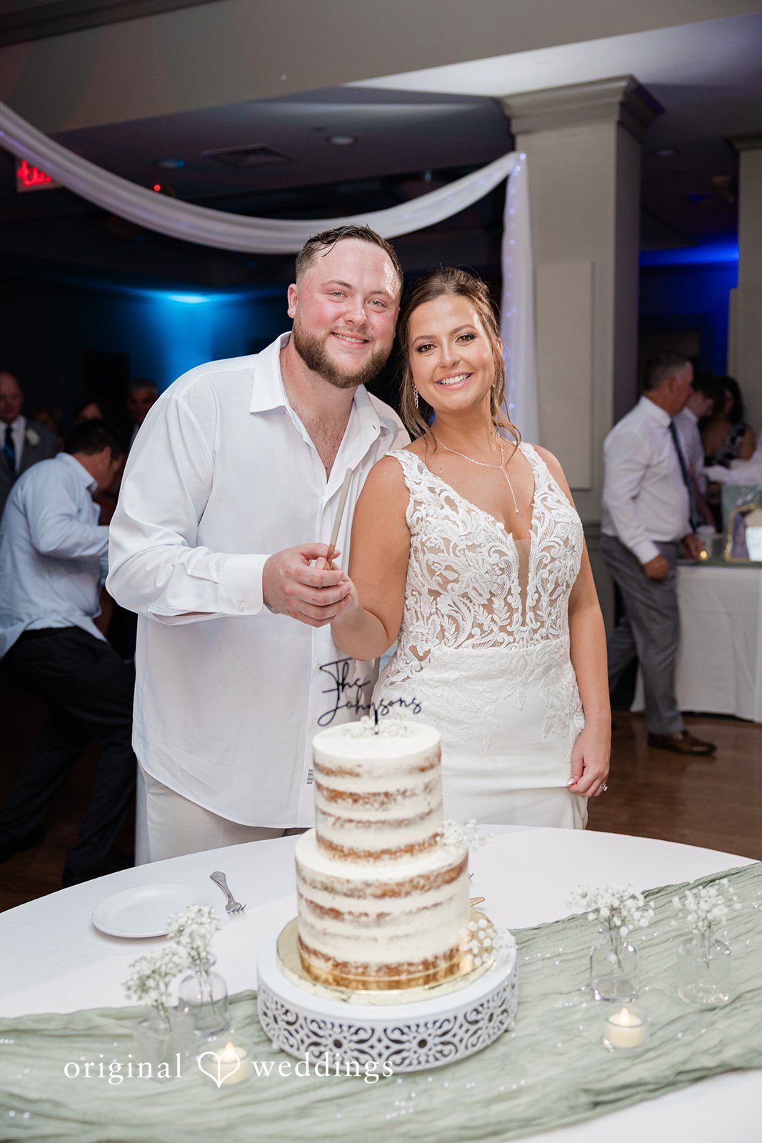 Cake cutting ceremony picture