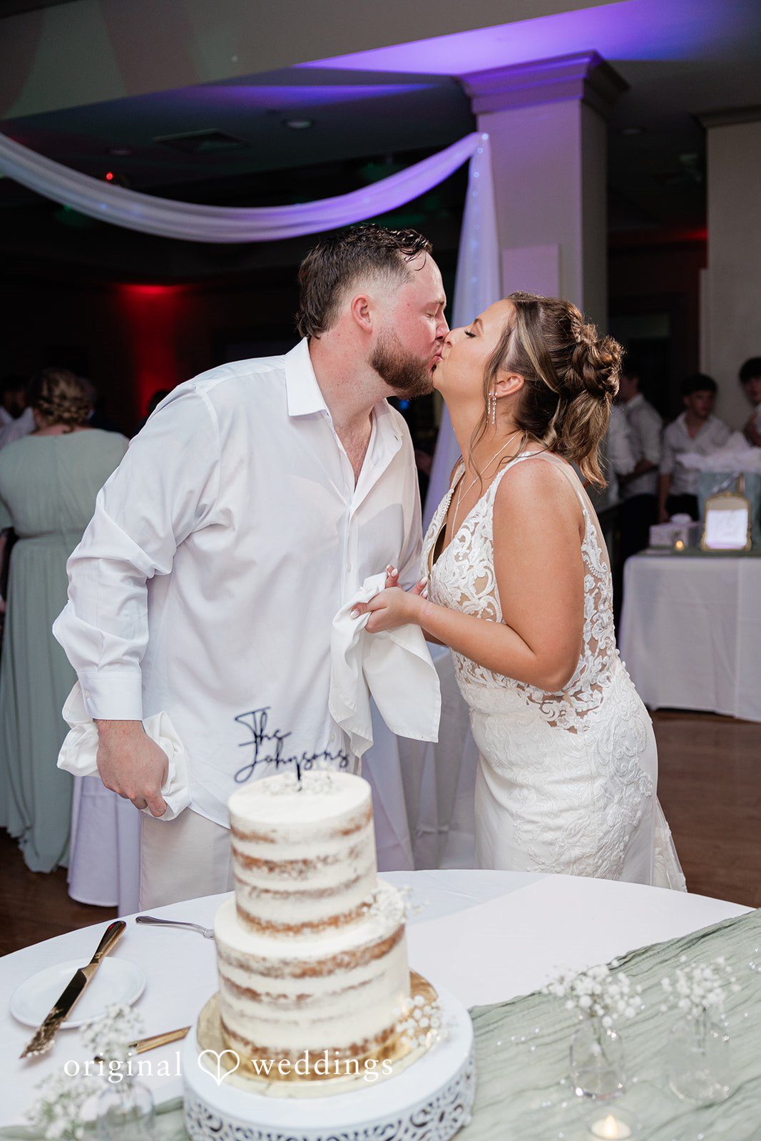 Romantic kiss picture of couple