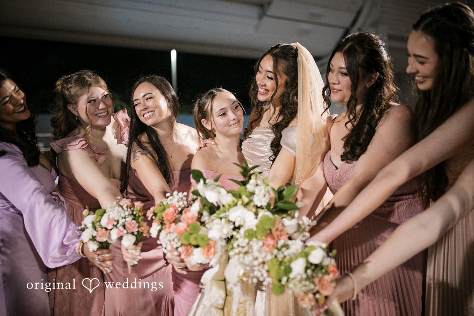 Bride and bridesmaids beautiful picture with bouquets