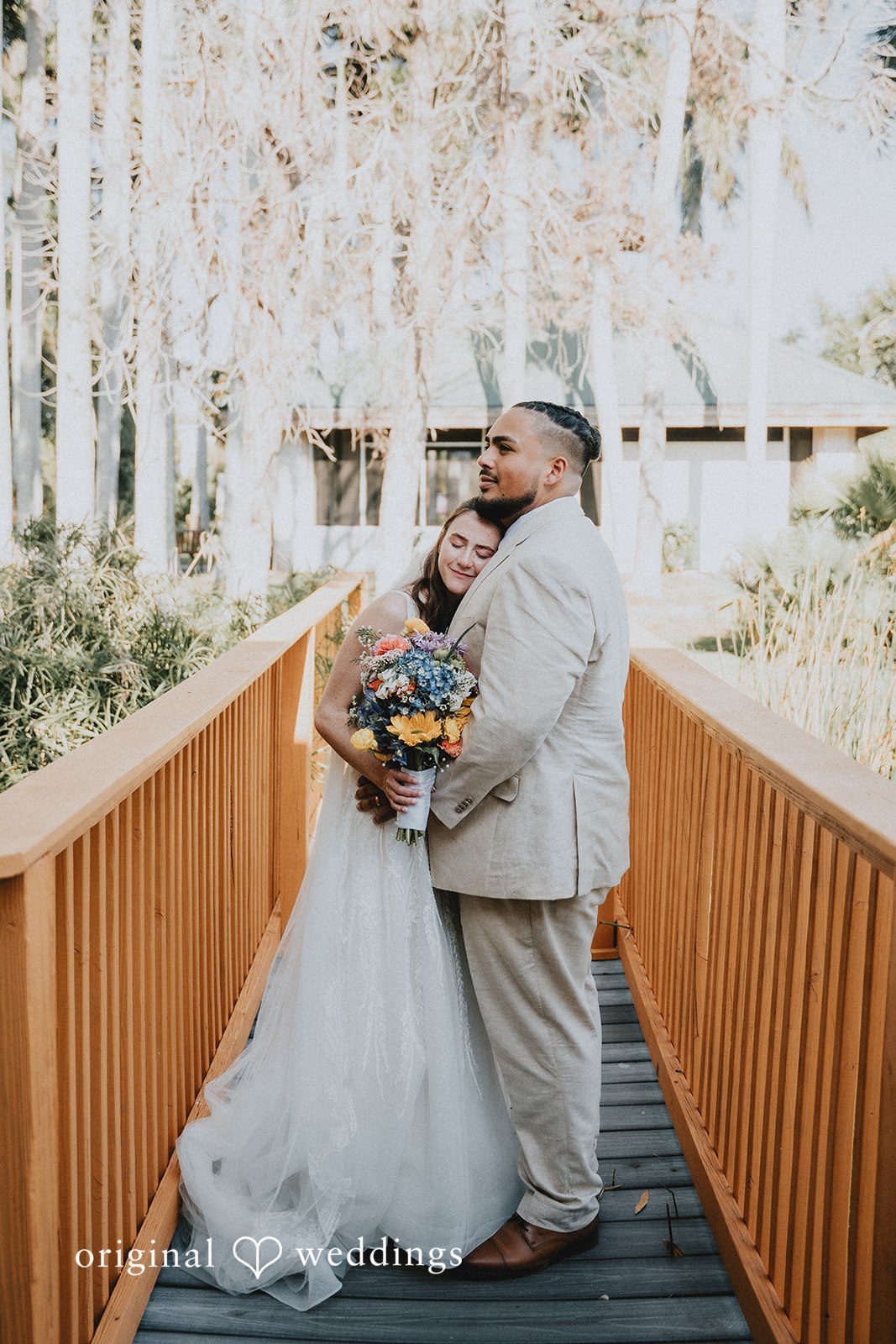 A romantic portrait of the couple by the wooden trail