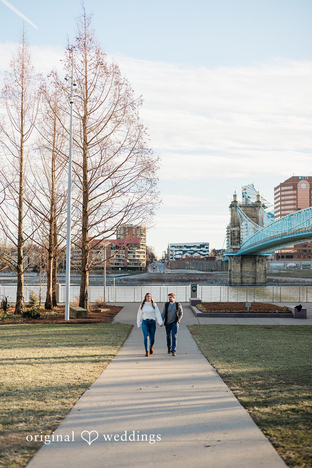 Lovely picture of couple walking at Smale Riverfront Park