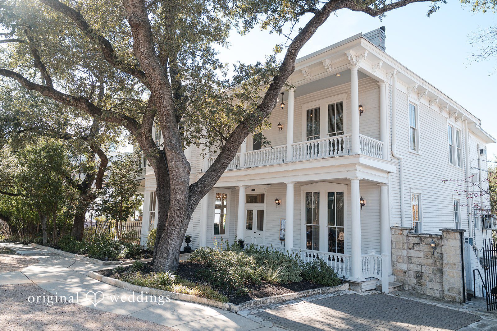 Our Austin wedding photographers captured a beautiful portrait of The Allan House wedding venue