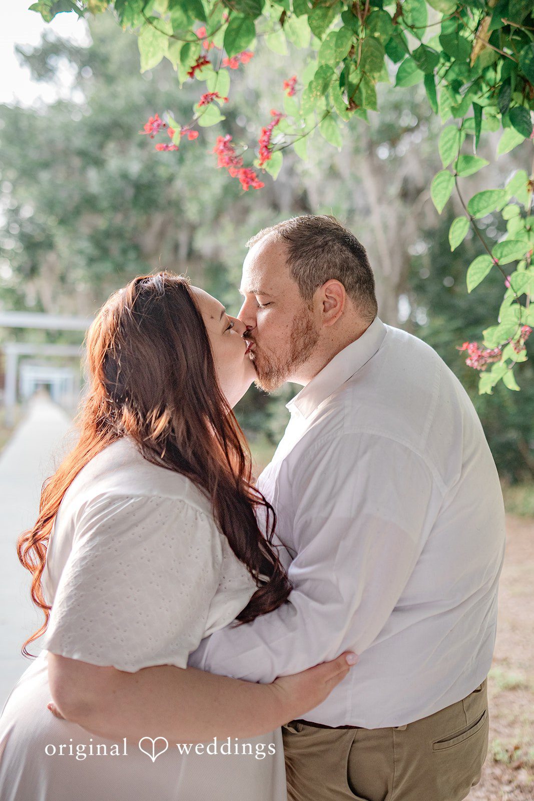 Romantic kiss at The Barn at Crescent Lake in Odessa