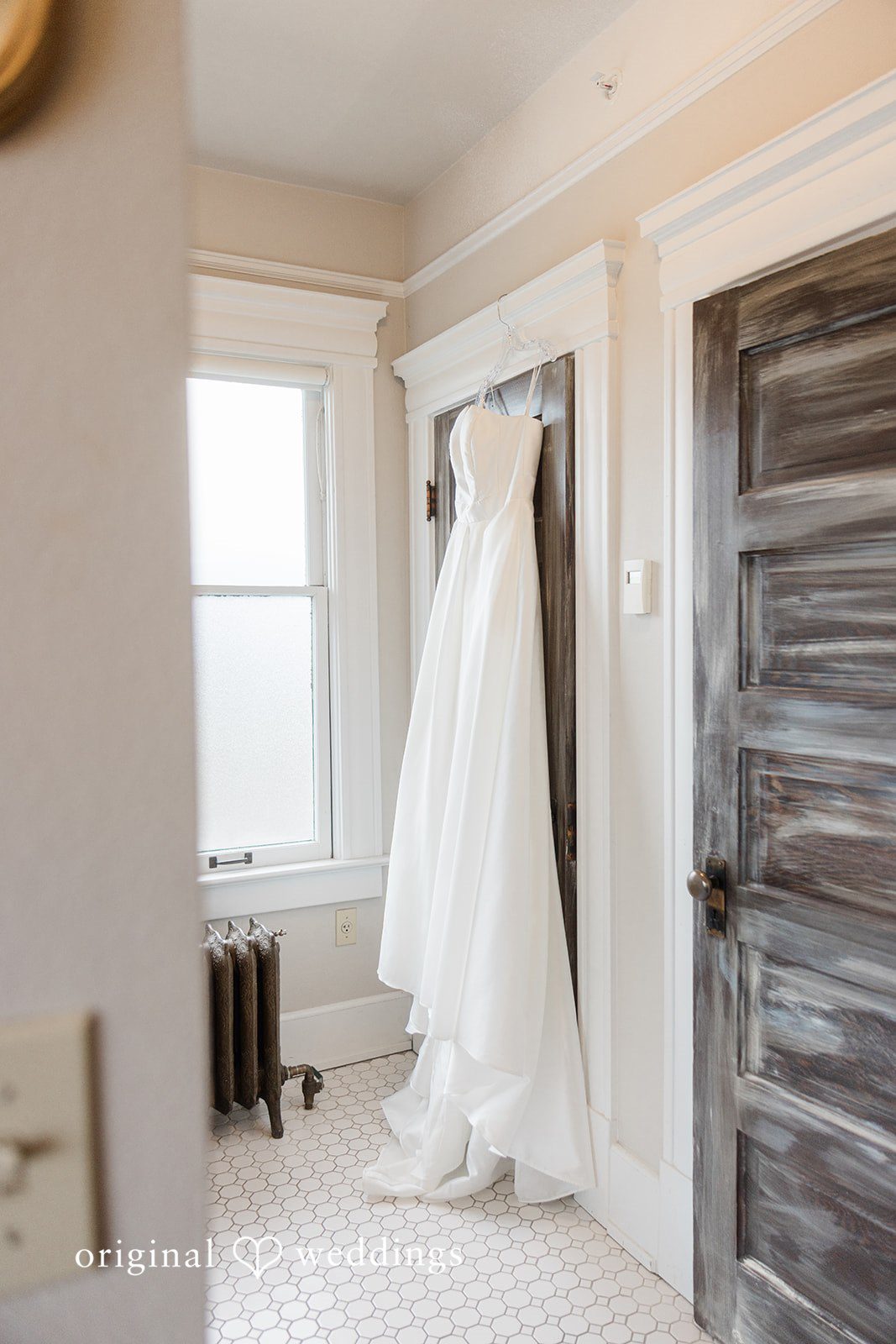 Elegant wedding gown picture