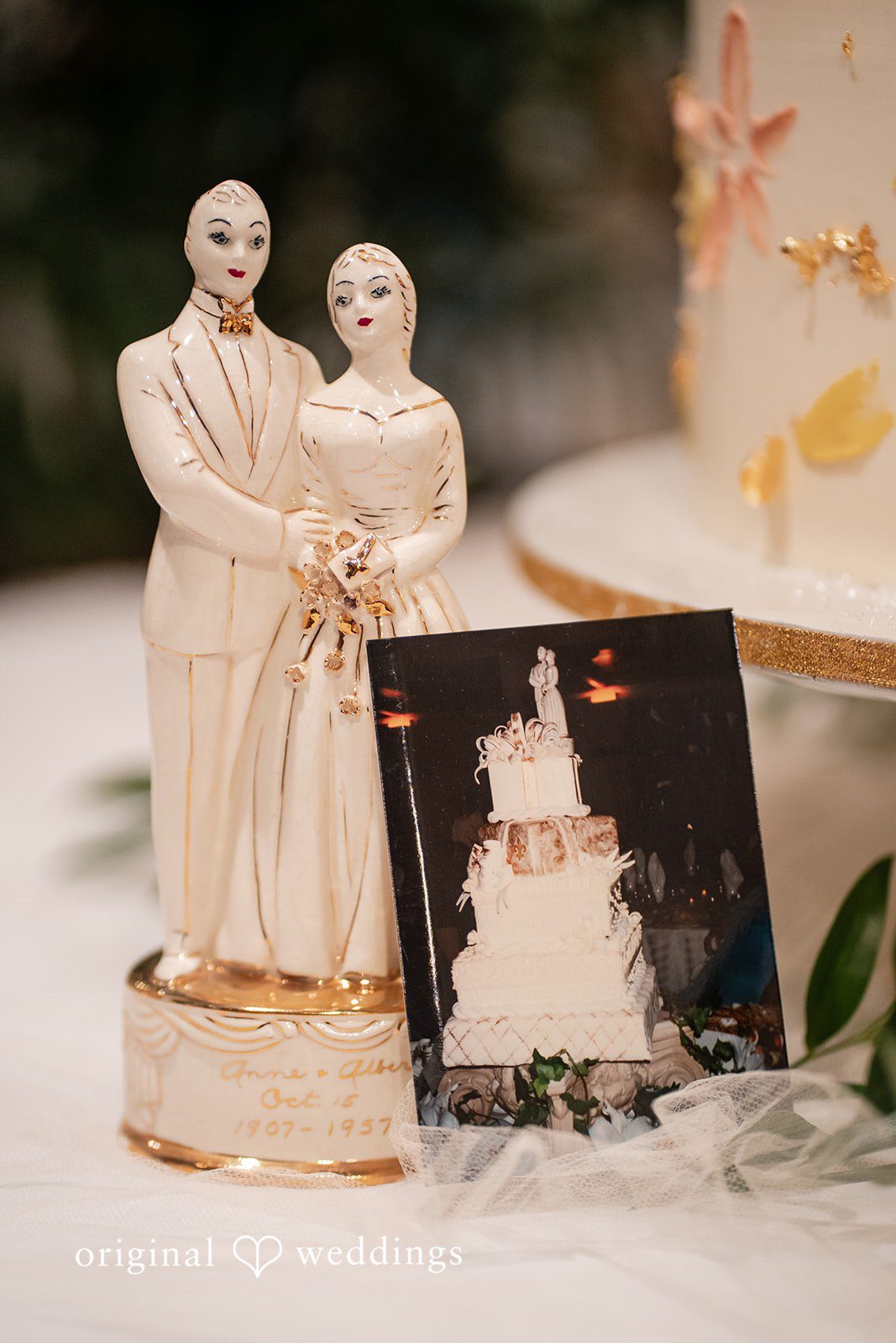Beautifully designed wedding cake topper display