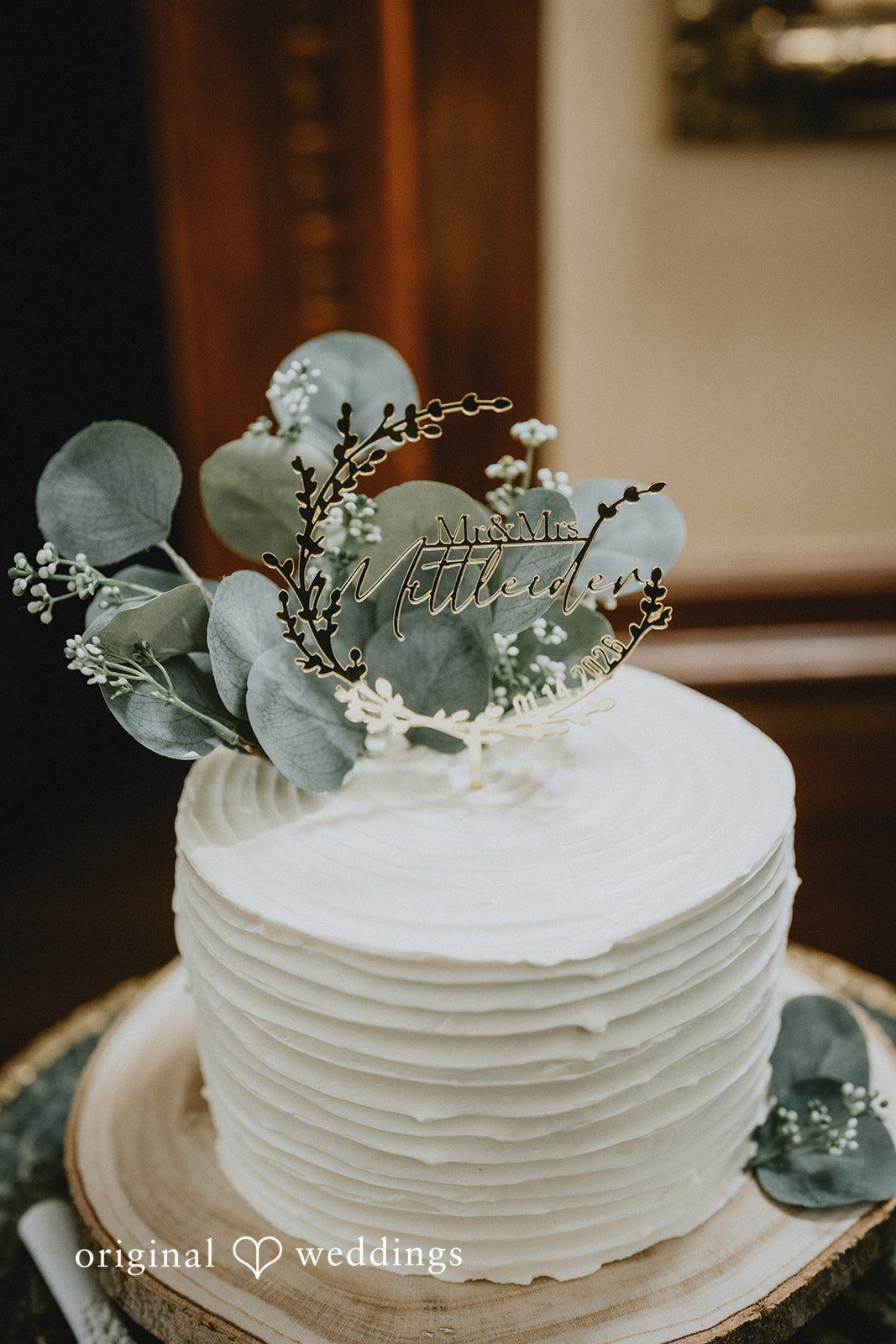 Kaydee + Jameson Elegant cake decorated with flowers
