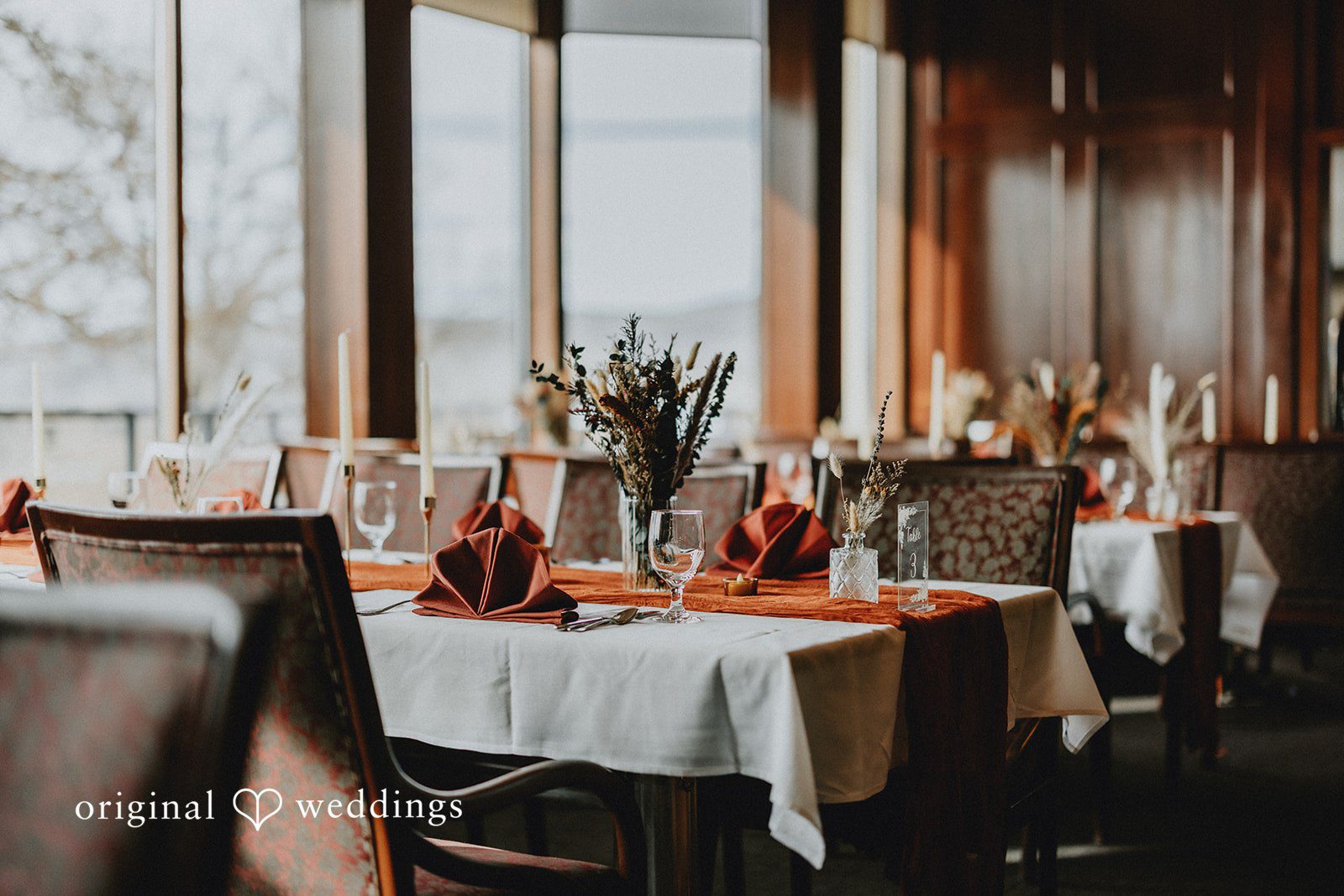 Parsa + Kiley A stylish reception table is decorated with warm tones and candlelight.