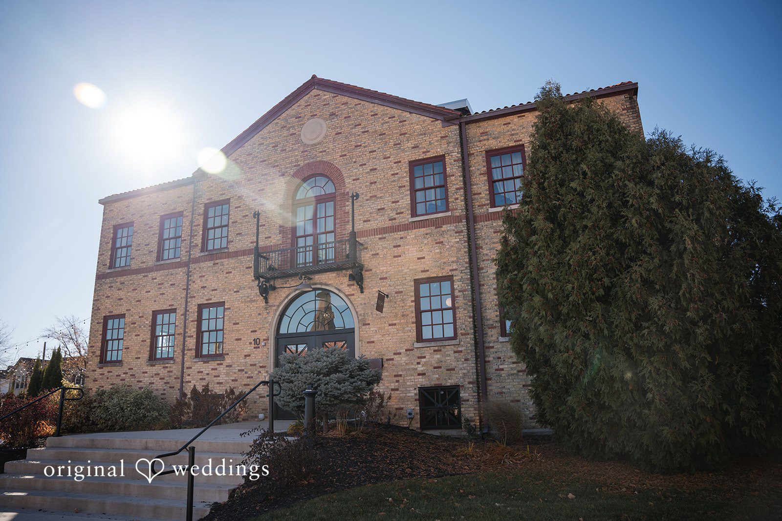 Exterior view of the wedding venue before the ceremony