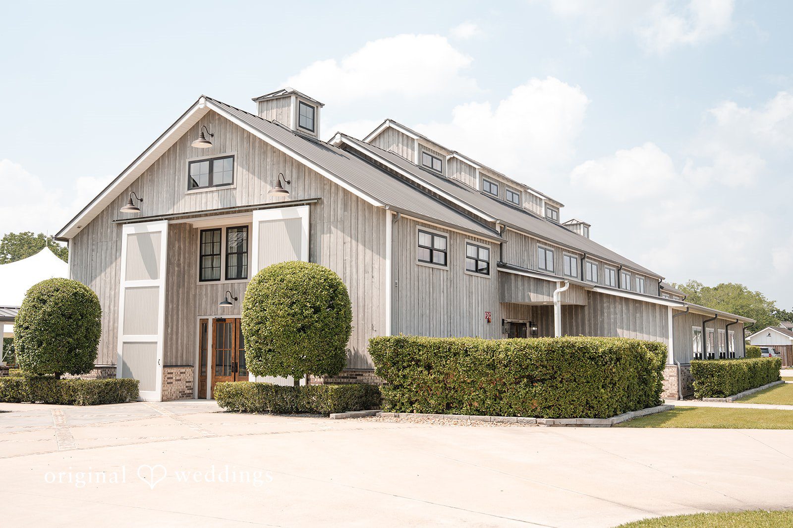 Kennedy + Collin Our Houston wedding photographers captured a portrait of the Arrowhead Hill at Lakota