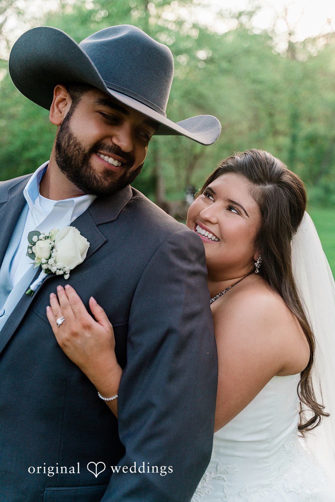 A stunning portrait of the couple