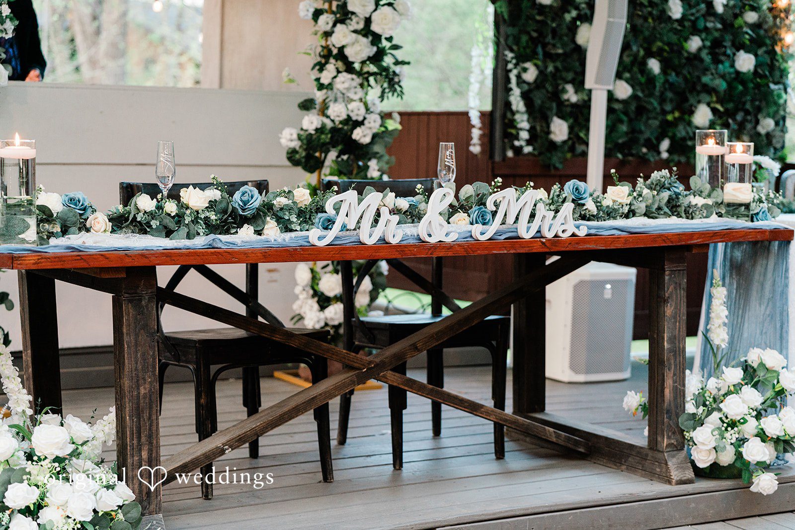 Decorated tables with fresh blooms