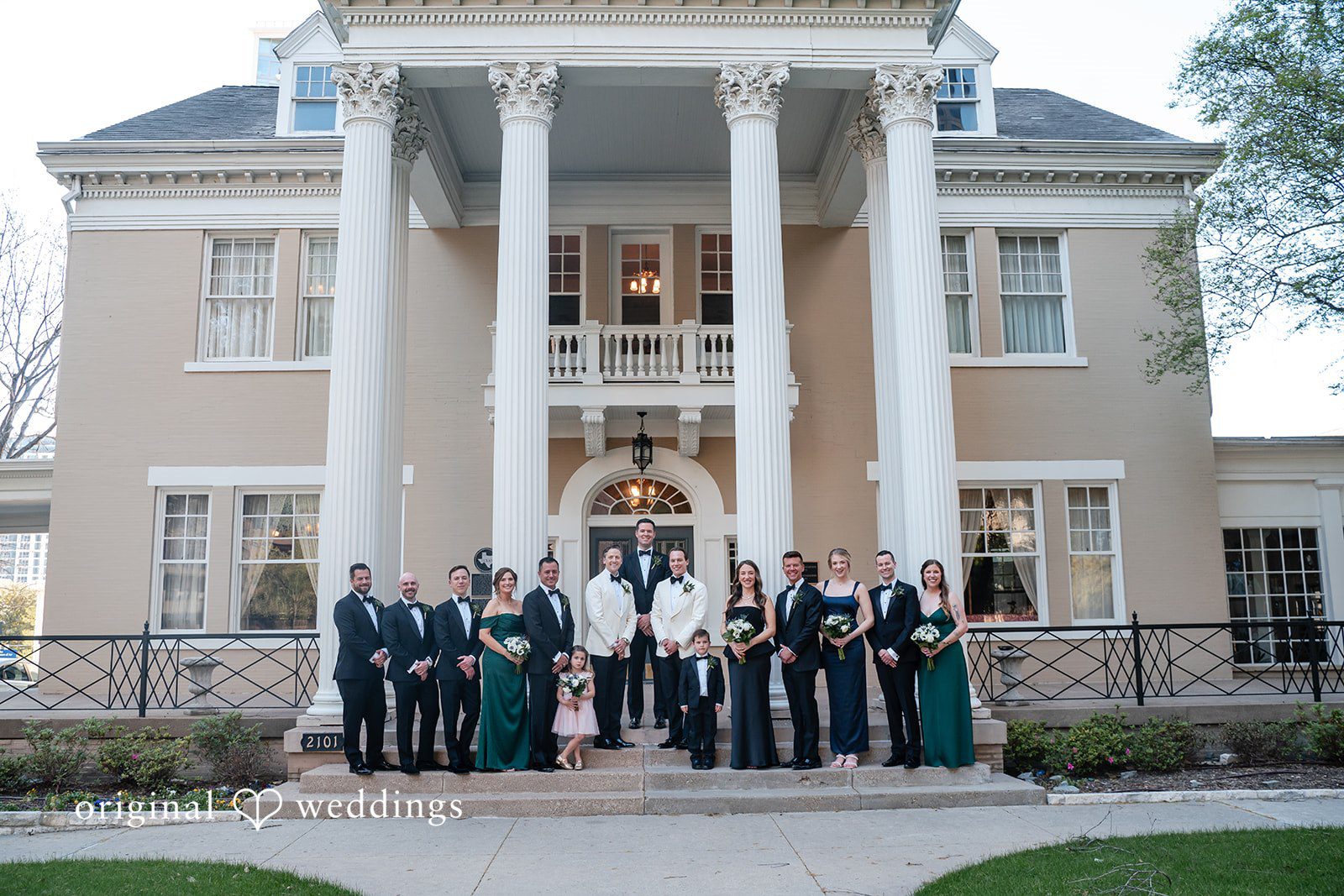 Dallas Wedding Photographers at Arts District Mansion | Matthew & Brown -