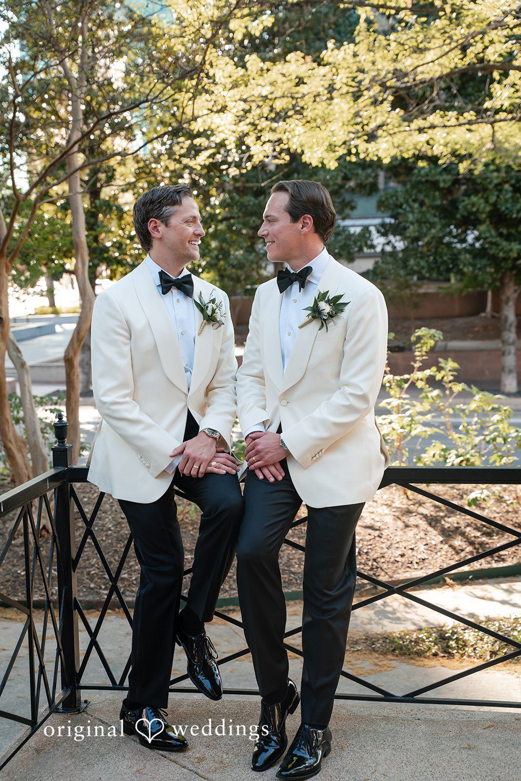 Dallas Wedding Photographers at Arts District Mansion | Matthew & Brown -