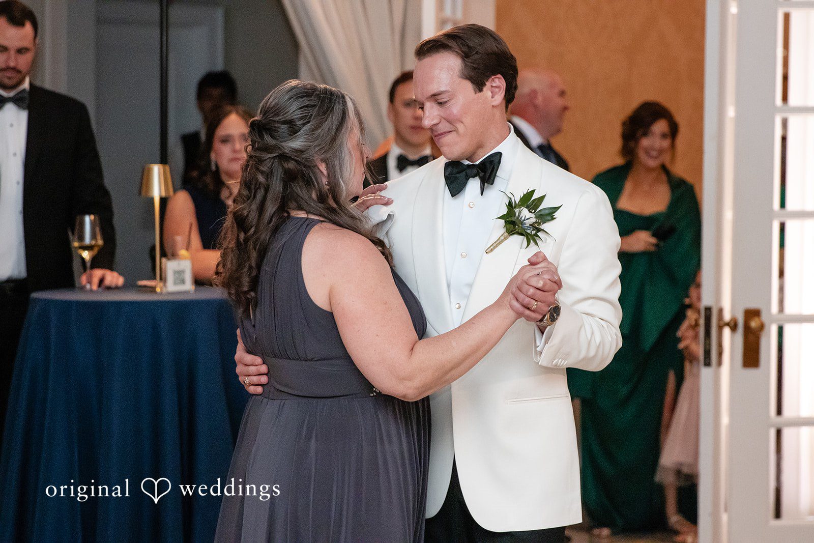 Dallas Wedding Photographers at Arts District Mansion | Matthew & Brown -