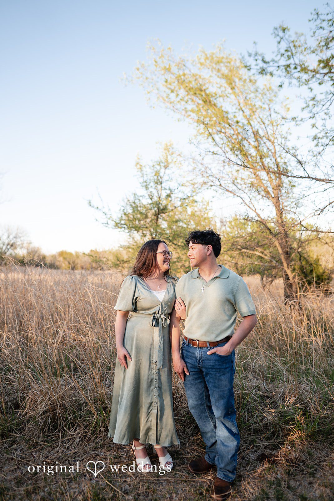 A stunning portrait of the couple at the garden