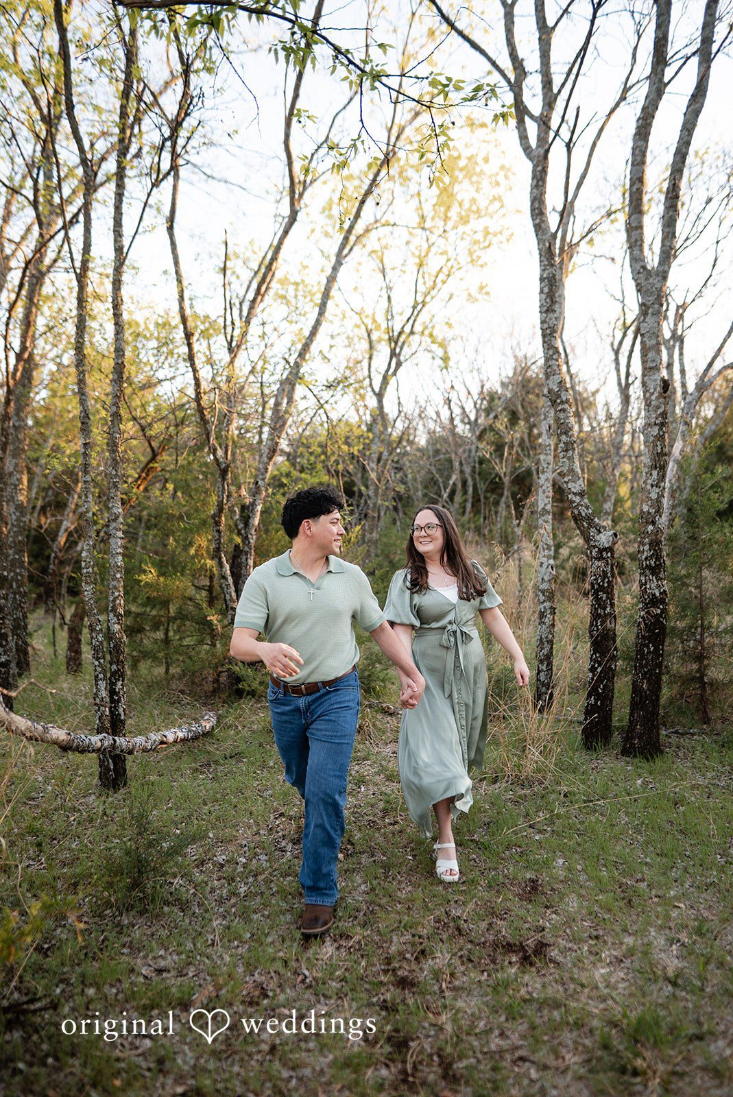 The couple runs through the garden