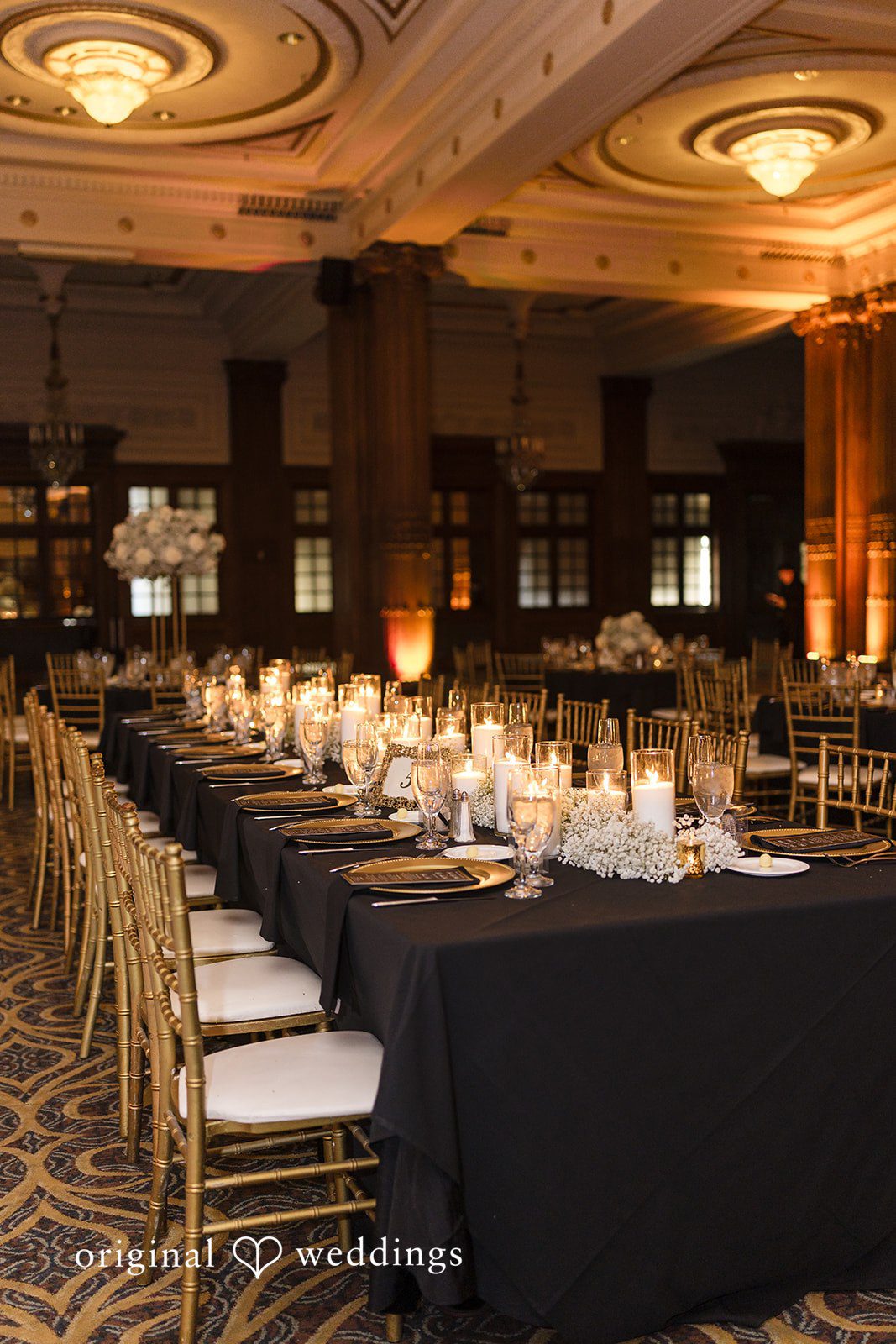 Our Philadelphia wedding photographers captured the beautifully arranged tables at the Crystal Tea Room