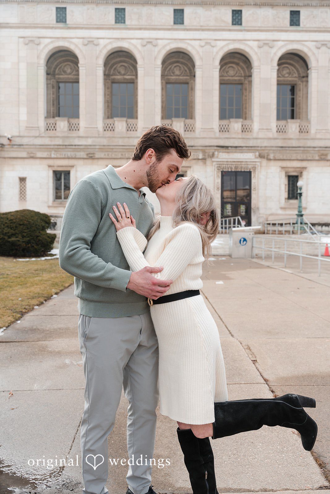 Romantic kiss moment of couple at Detroit Public Library