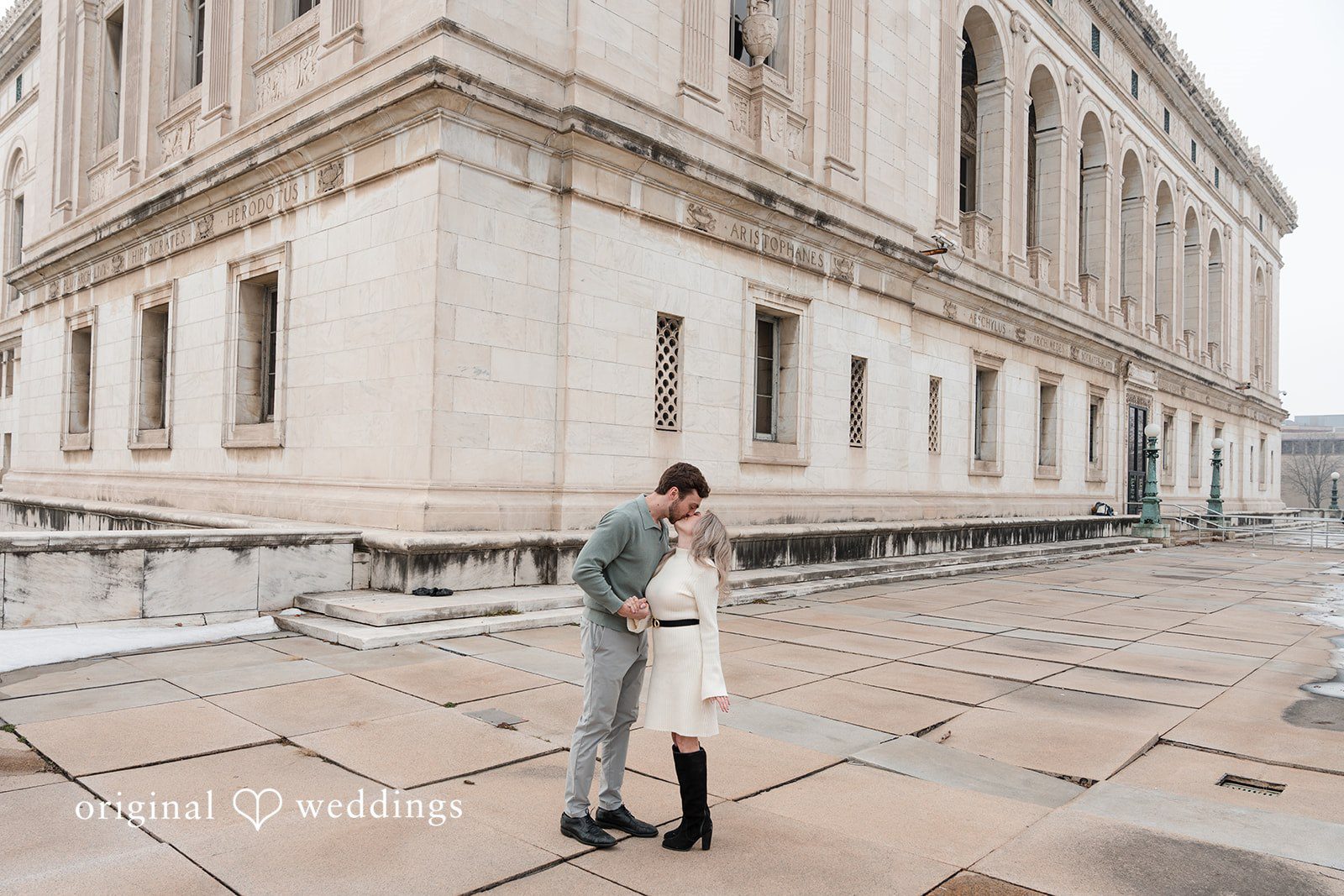 Romantic kiss moment of couple at Detroit Public Library