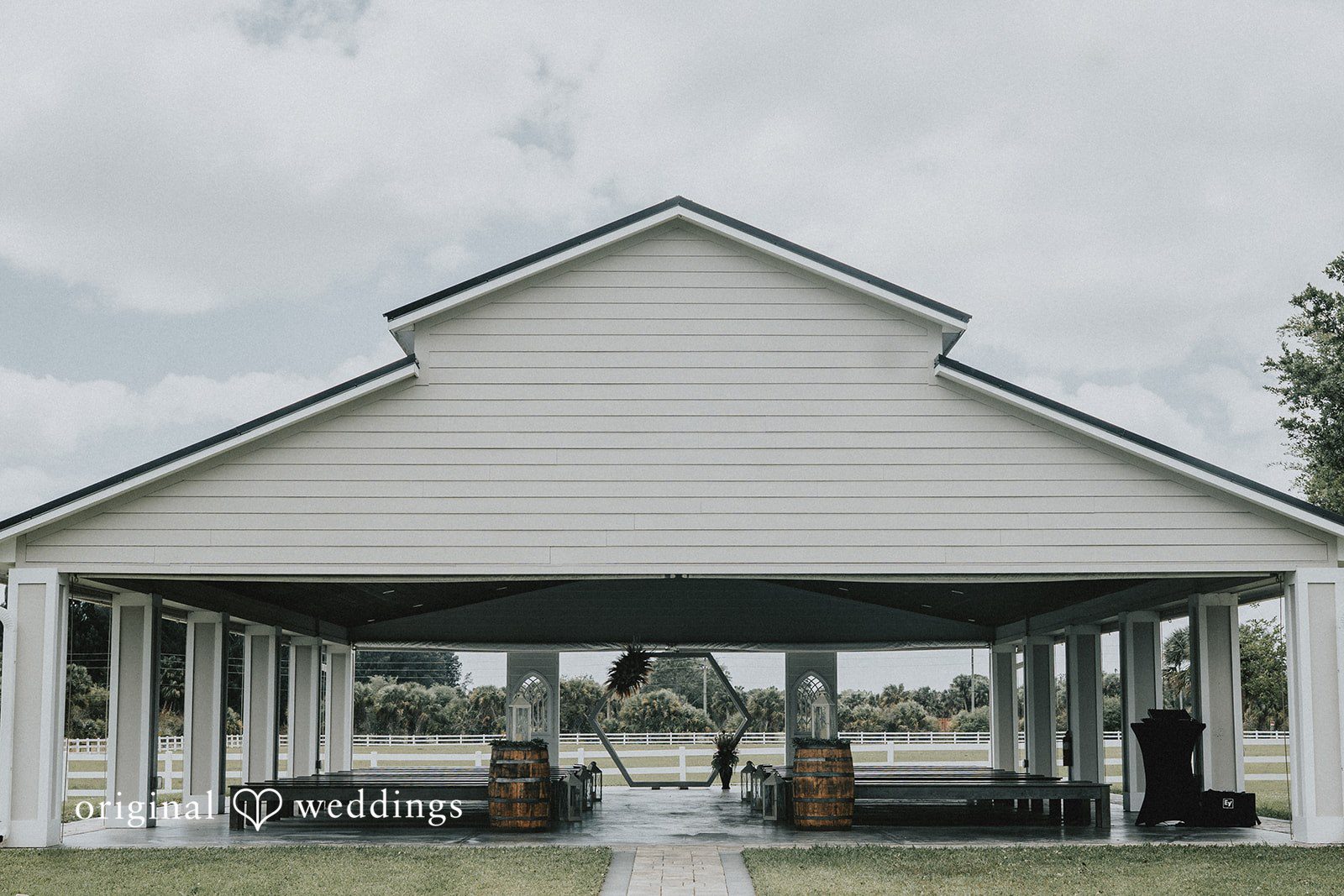 Catalyna + Nik Exterior view of the wedding venue in Orlando