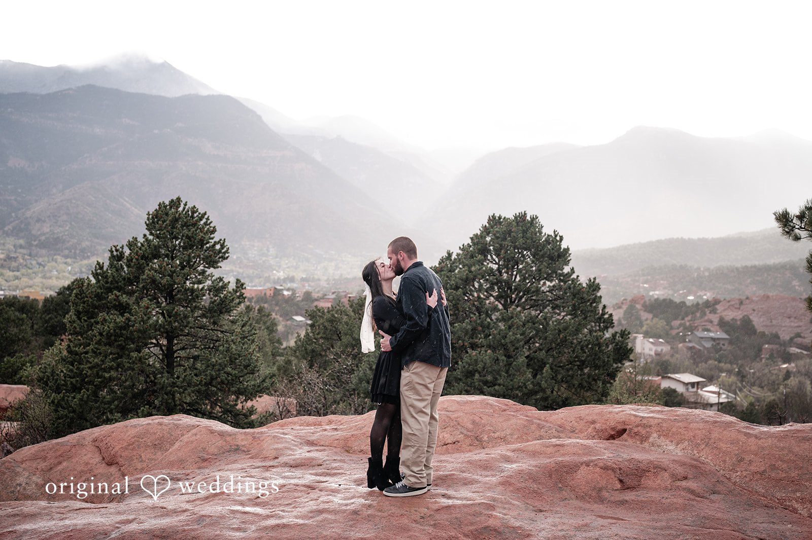 Our Portland wedding photographers captured the couple as they shared a romantic kiss on the red rocks at Garden of the Gods