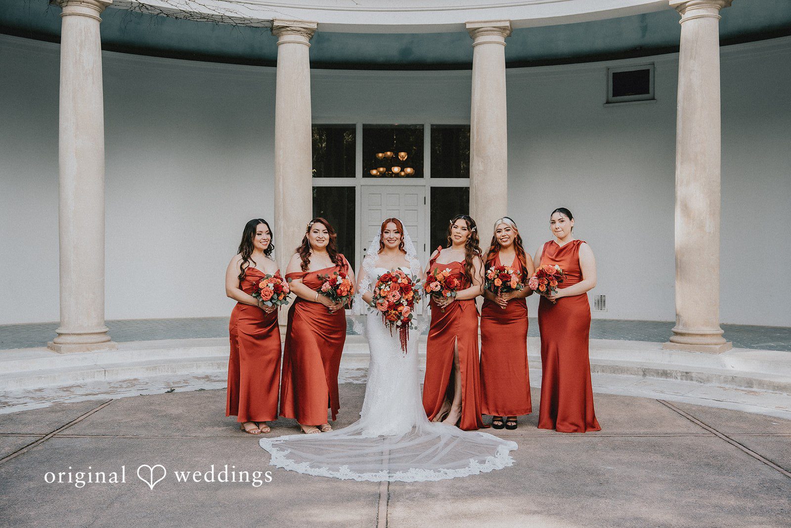 Group photo of bride with bridesmaids
