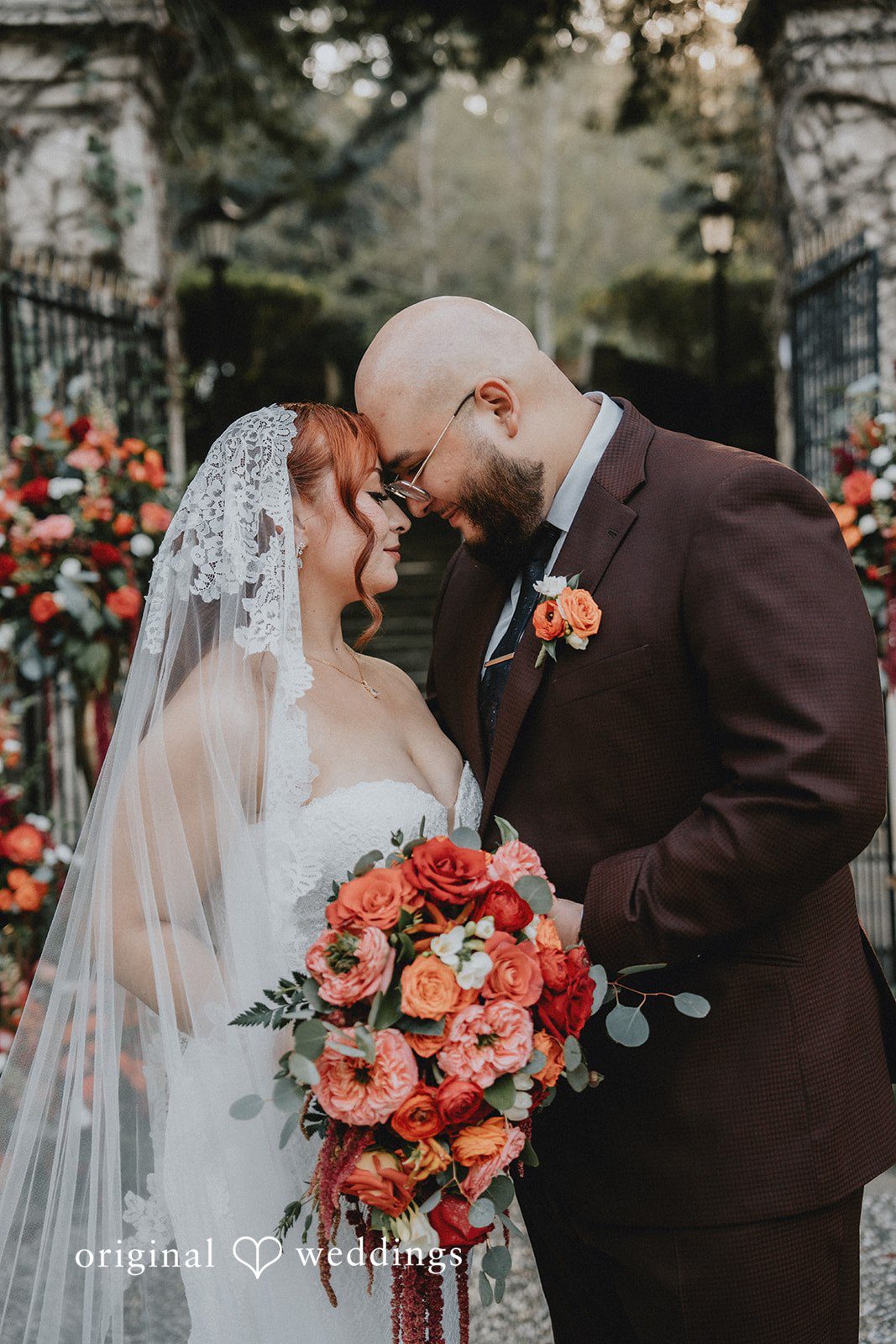 Romantic picture of couple at Hacienda De Las Flores