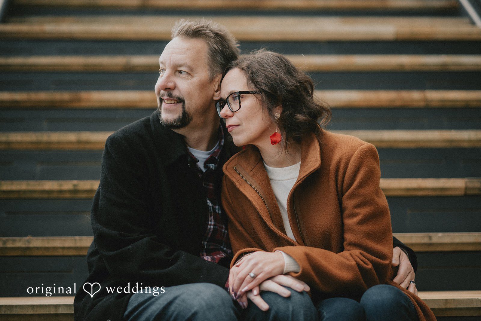A stunning look-away portrait of the couple