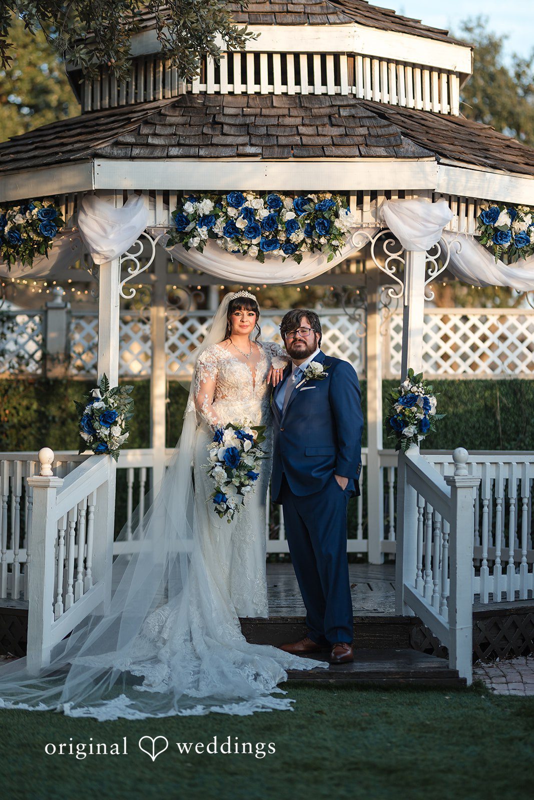 Stunning portrait of bride and groom at Magnolia Gardens on Main