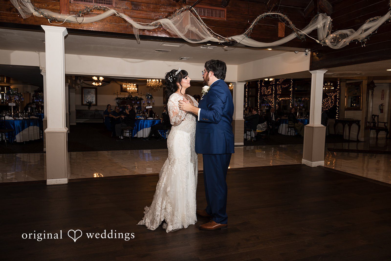 Lovely first dance of bride and groom