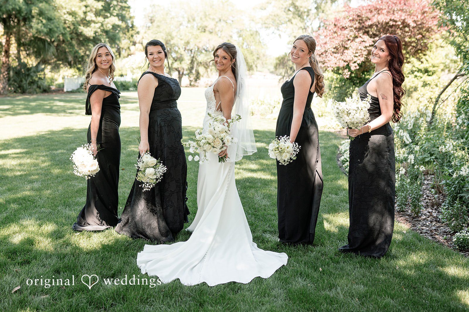 A gorgeous portrait of the bride and her bridesmaids