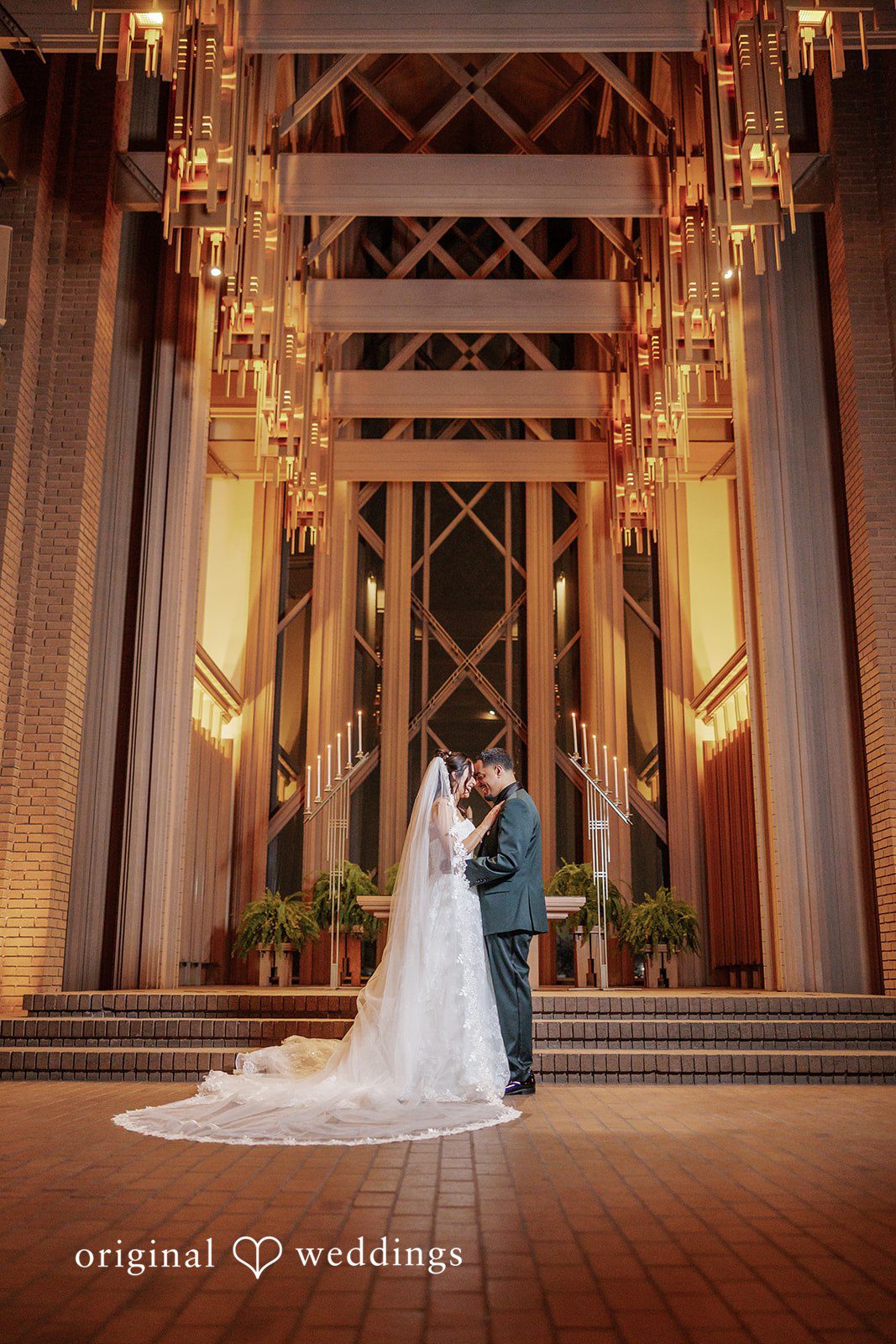 Cassandra + Benjamin A stunning portrait of the couple at the Chapel