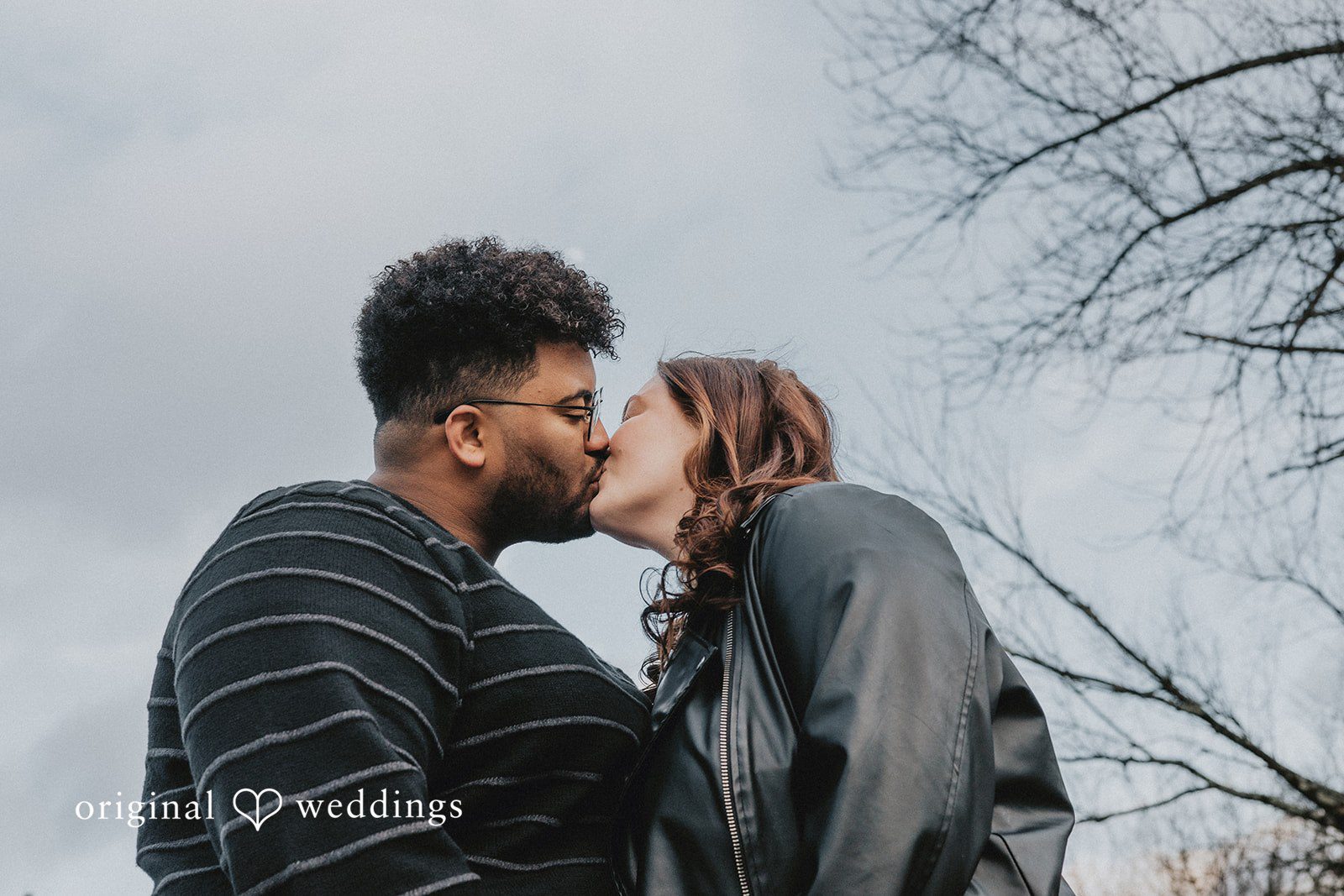 Amanda + Declan The couple shares a romantic kiss