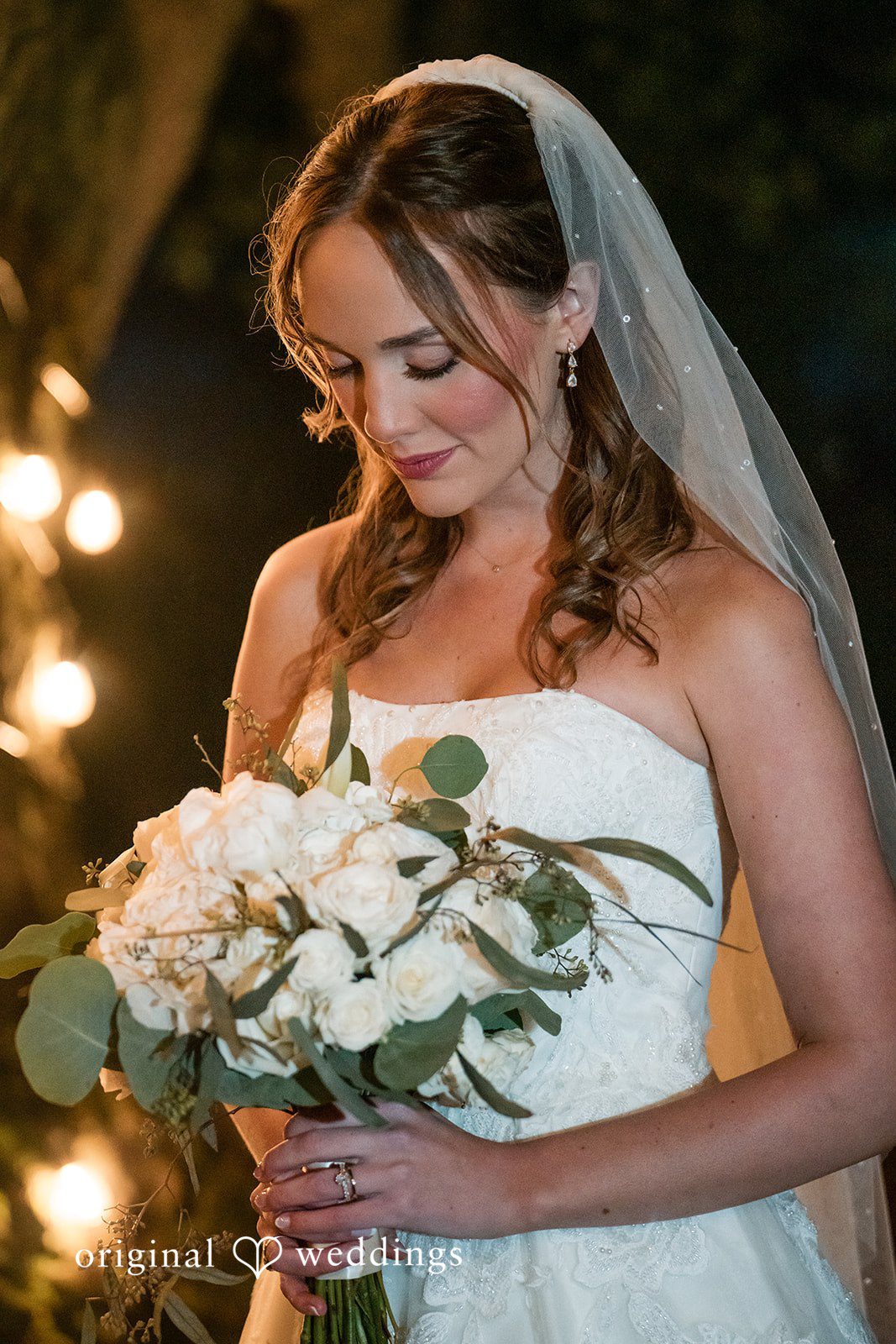 Elegant bridal portrait with flowers at River Highlands Ranch