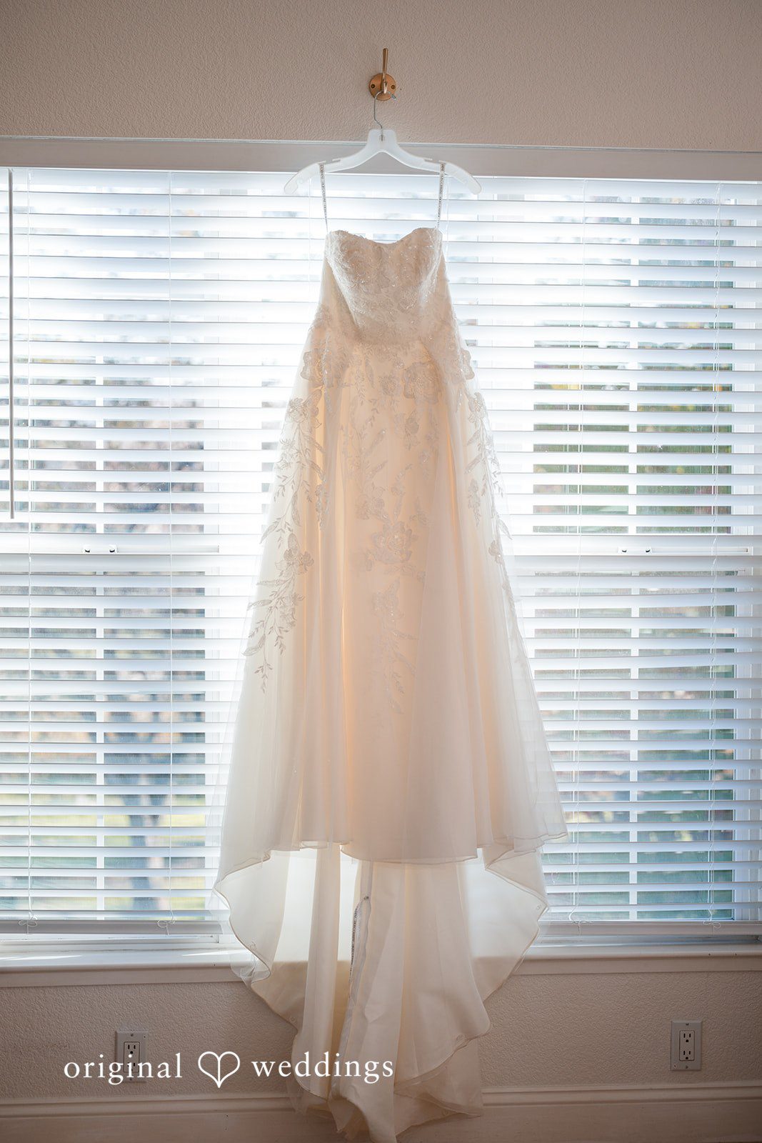 Elegant wedding dress photography at River Highlands Ranch