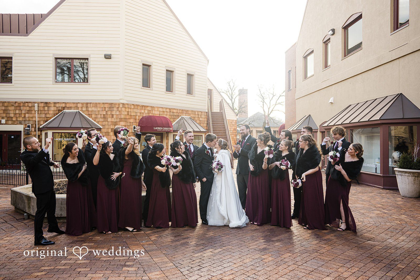 Full wedding party portrait with bride and groom outdoors