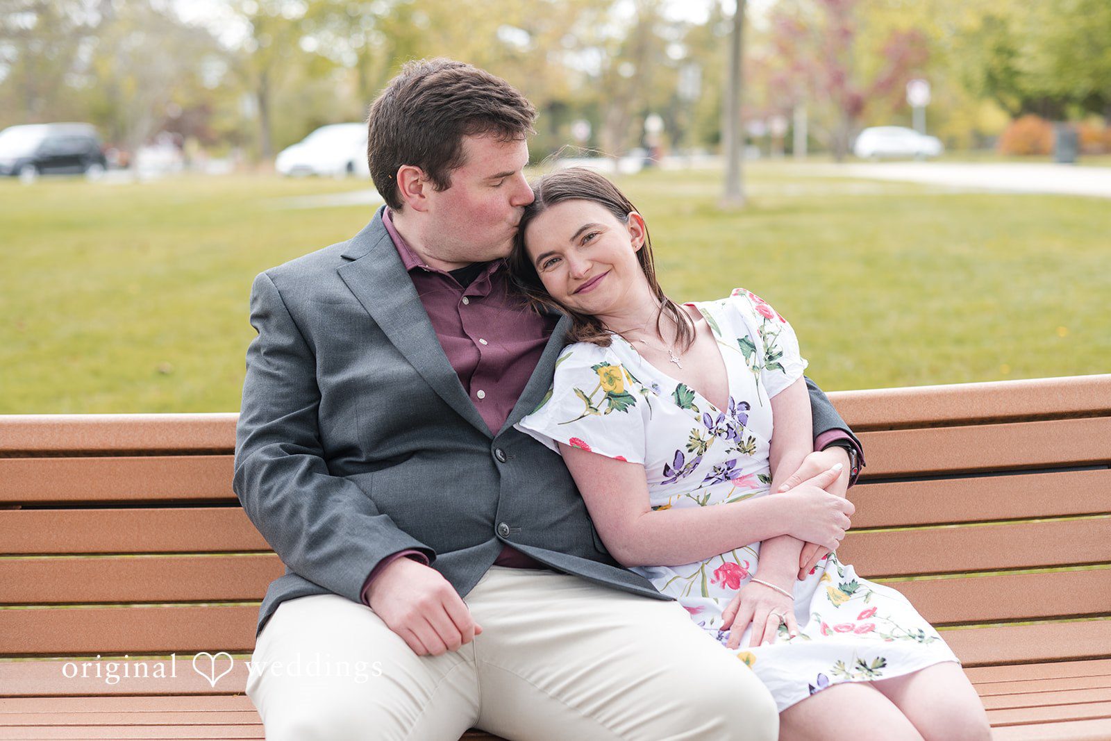 Soft candid kiss moment at Roger Williams Park